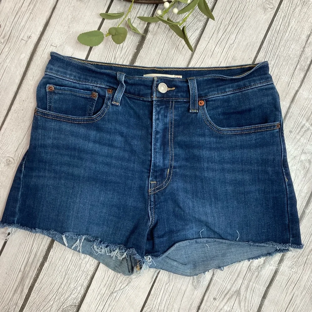 Levi’s High Rise  Shorts - Picture 2 of 8